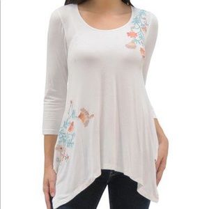 🌺 2 for $23 🌺 Light Ivory Floral Embroidered Asymmetrical Tunic